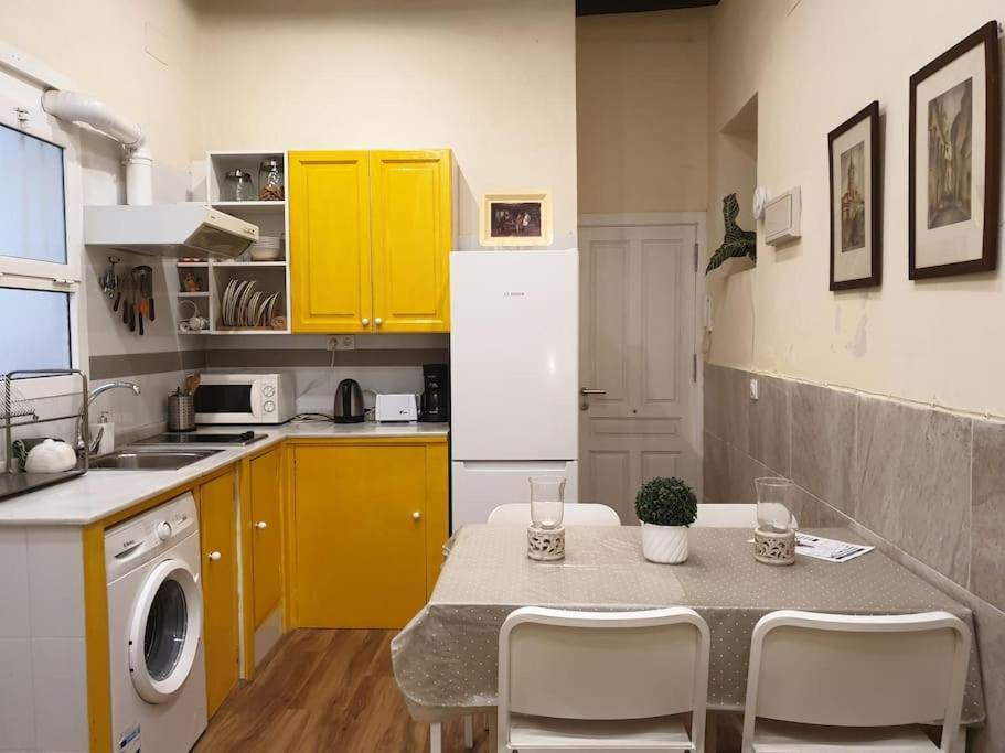 Apartament Imperial Center Seville New Management Since April Exteriör bild
