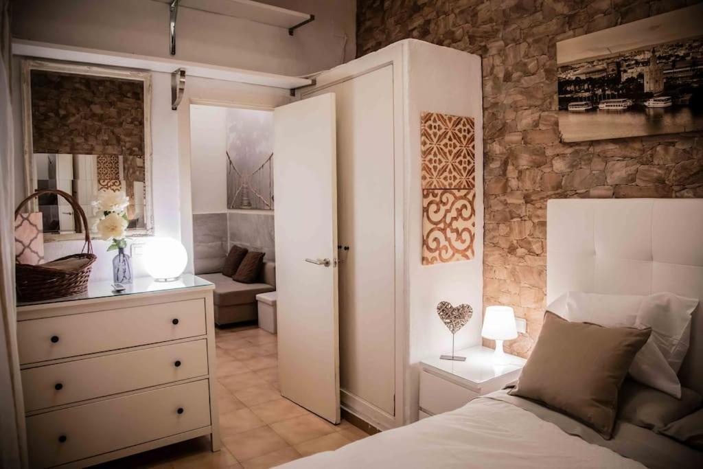 Apartament Imperial Center Seville New Management Since April Exteriör bild